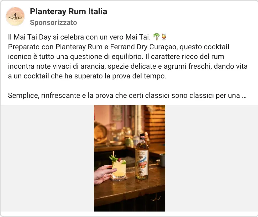 Inserzione di Planteray Rum Italia per il Mai Tai Day, con il cocktail e la bottiglia di Ferrand Dry Curaçao