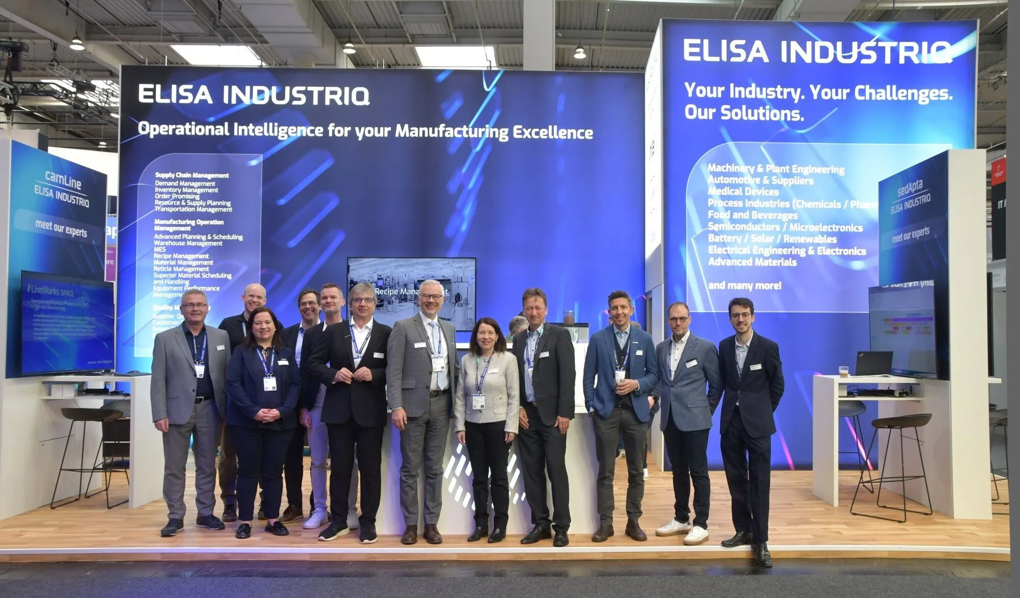 Il team Elisa Industriq allo stand in fiera