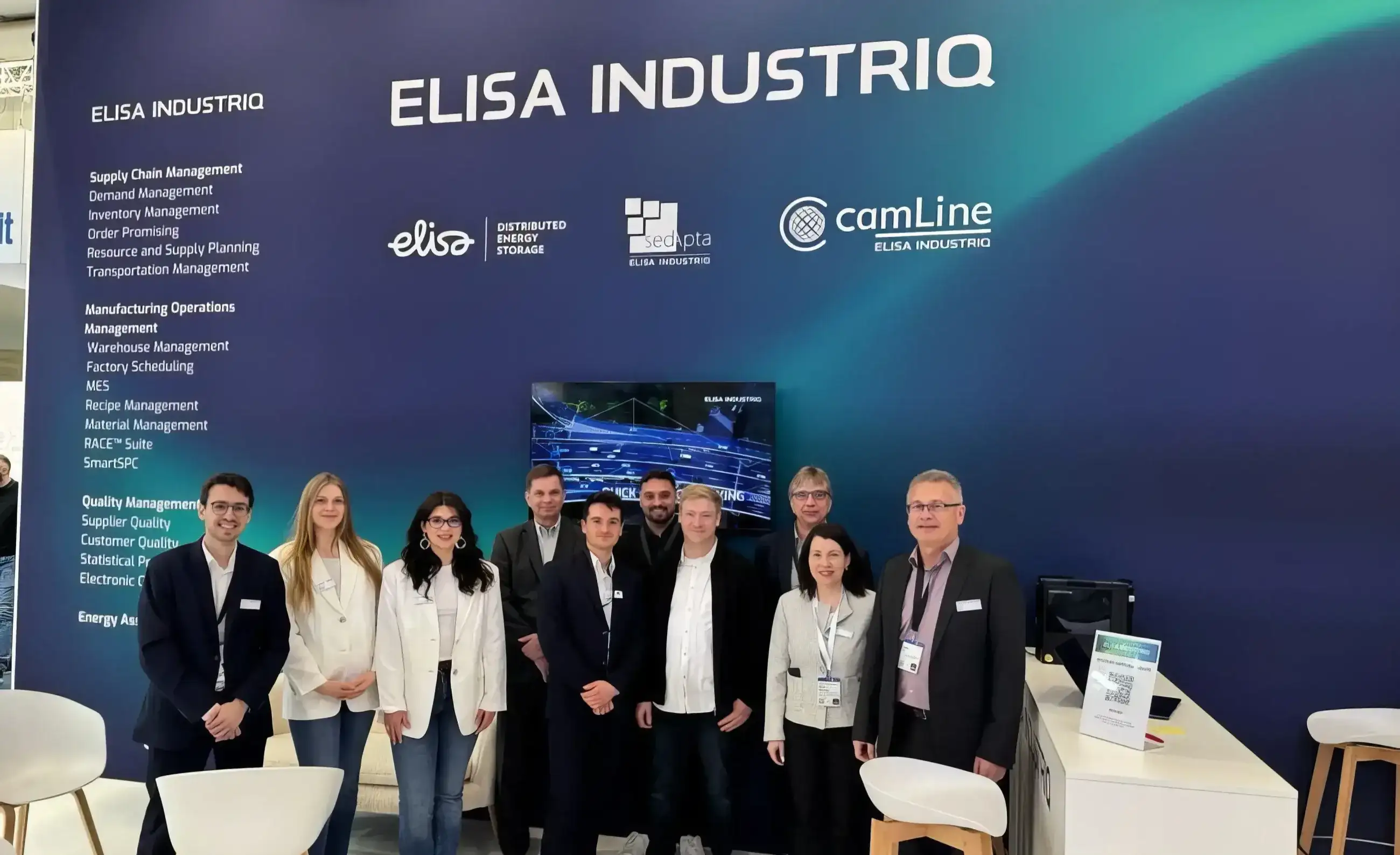 Il team di Elisa Industriq allo stand della fiera di Hannover, sotto i marchi Elisa, sedApta e camLine