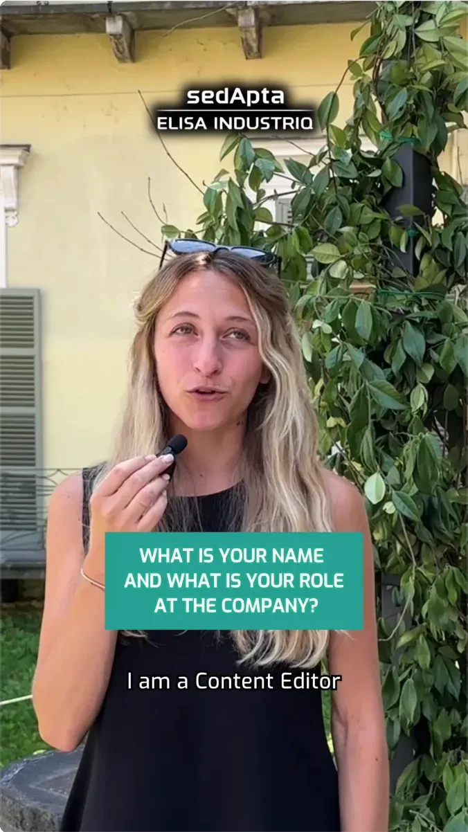 Reel #PeopleFromsedApta: Rachele, Content Editor dell'ufficio di Torino, si presenta davanti alla sede