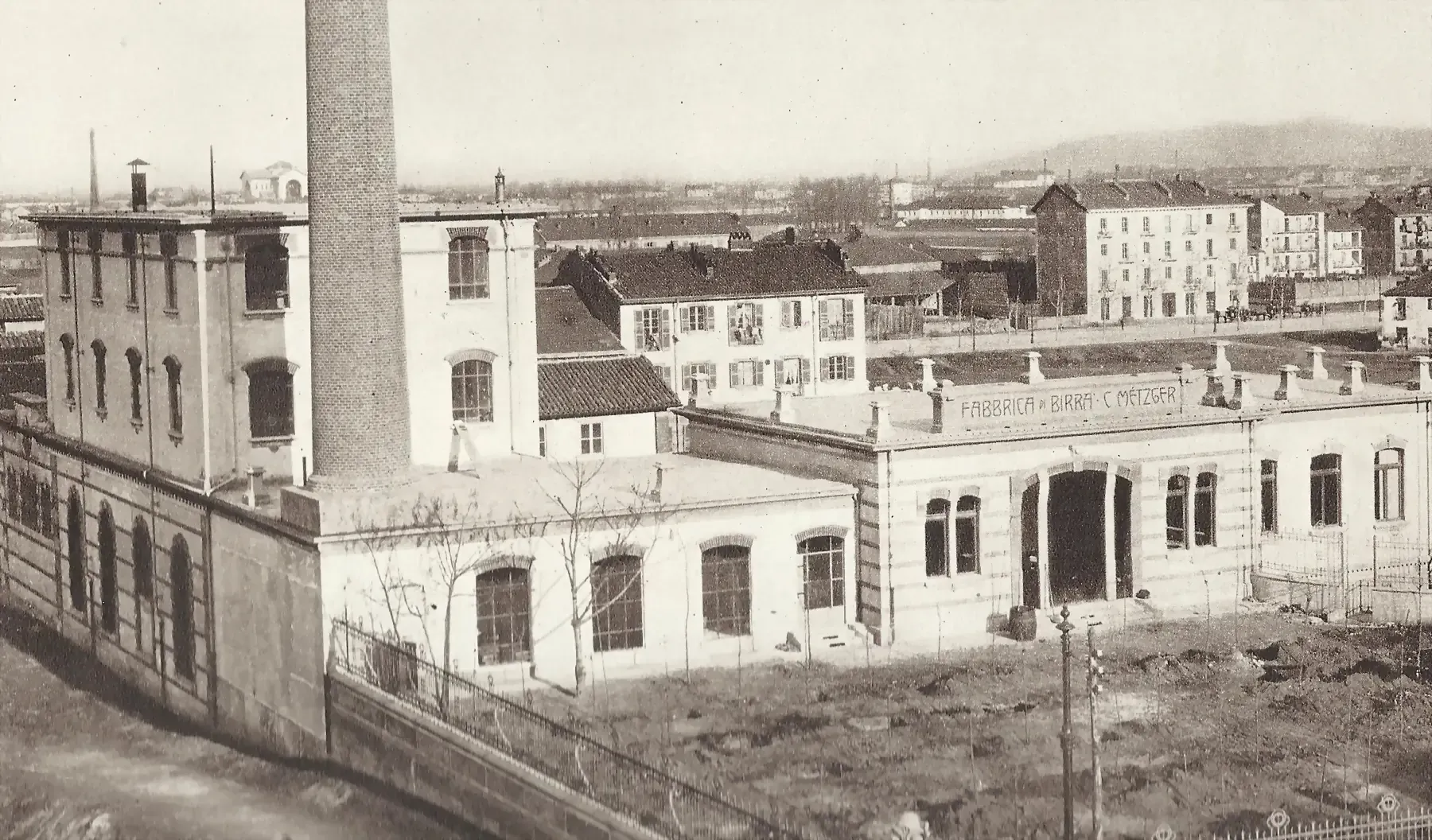 Lo stabilimento Metzger di Torino in una foto d'epoca