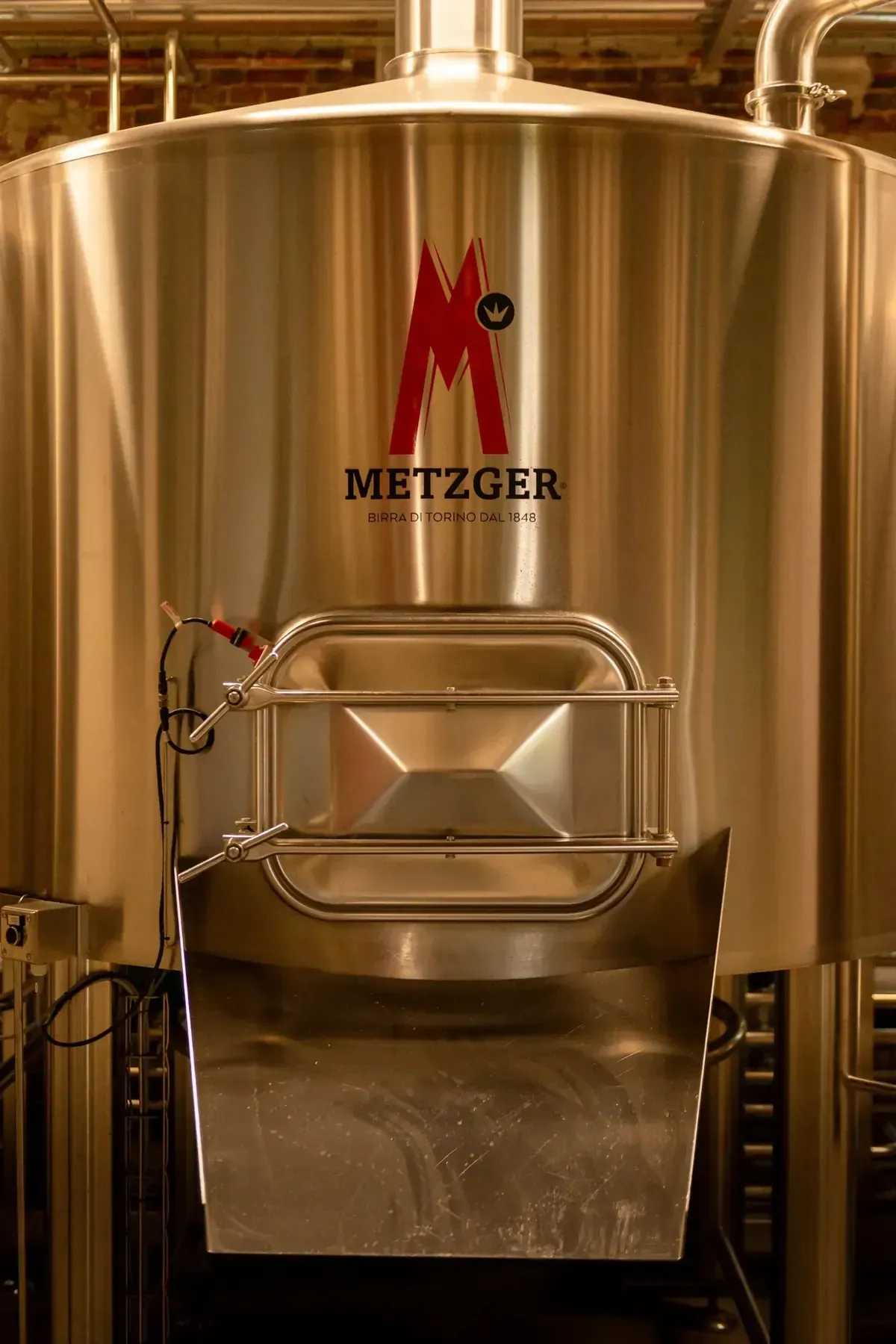 Un tino della sala cottura con il logo Metzger