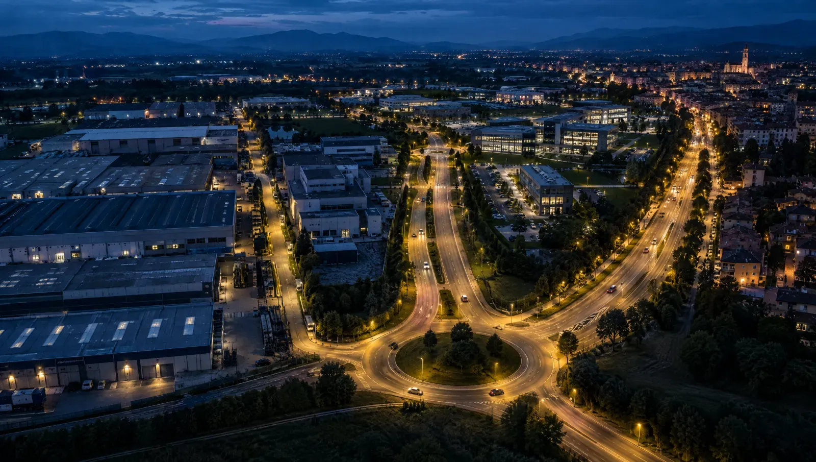 Trois routes qui partent du même point dans une zone industrielle, chacune vers un type de client différent